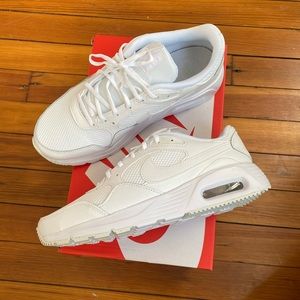 White Nike Air Max SC